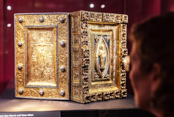 ARTIS-Uli Deck// 11.04.2024, Badisches Landesmuseum, BLM, Ausstellung „Welterbe des Mittelalters 1300 Jahre Klosterinsel Reichenau“, Große Landesausstellung 2024 - 20. April – 20. Oktober 2024 im Archäologischen Landesmuseum Baden-Württemberg (AL