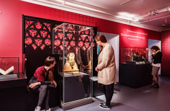 ARTIS-Uli Deck// 11.04.2024, Badisches Landesmuseum, BLM, Ausstellung „Welterbe des Mittelalters 1300 Jahre Klosterinsel Reichenau“, Große Landesausstellung 2024 - 20. April – 20. Oktober 2024 im Archäologischen Landesmuseum Baden-Württemberg (AL