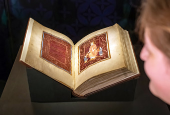 ARTIS-Uli Deck// 11.04.2024, Badisches Landesmuseum, BLM, Ausstellung „Welterbe des Mittelalters 1300 Jahre Klosterinsel Reichenau“, Große Landesausstellung 2024 - 20. April – 20. Oktober 2024 im Archäologischen Landesmuseum Baden-Württemberg (AL
