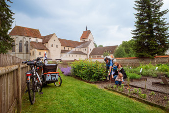 Insel_Reichenau_Kraeutergarten_Familie2_Foto_Helmuth_Scham