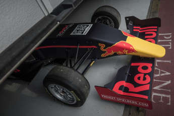Neue Fahrerlebnisse Formel 4 Pit Lane © Philip Platzer Red Bull Content Pool