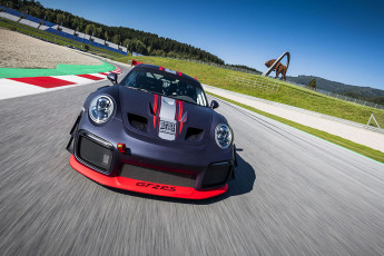 RBR Porsche 911 GT2 RS Clubsport VII © Philip Platzer Red Bull Content Pool