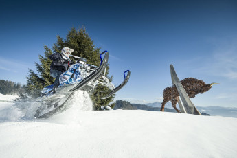 Winter am Ring Schneemobil © Philip Platzer Red Bull Content Pool