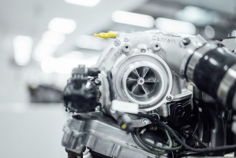 Mit dem elektrischen Abgasturbolader steigert Mercedes-AMG Effizienz und Performance-4