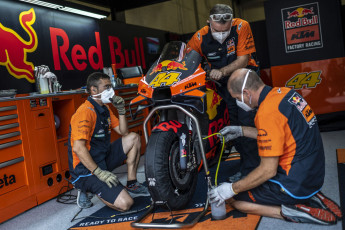 Mechanics of team Red Bull KTM Factory Racing