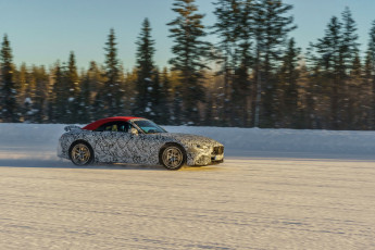 Zukünftiger Mercedes-AMG SL auf abschließender WintererprobungUpcoming Mercedes-AMG SL on final winter development drive