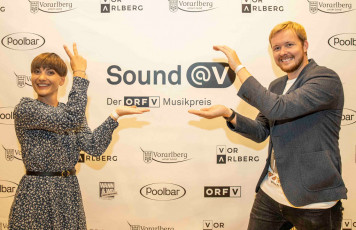 Die ORF Vorarlberg-Moderatoren Inés Mäser und Dominic Dapré führen durch das Programm