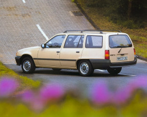 Opel Kadett 1.3i Caravan (1985)