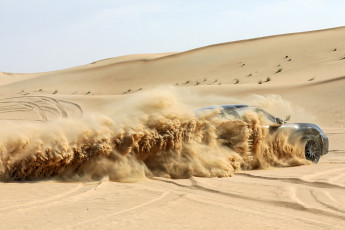 01_Porsche 911 Dakar durchläuft Testprogramm