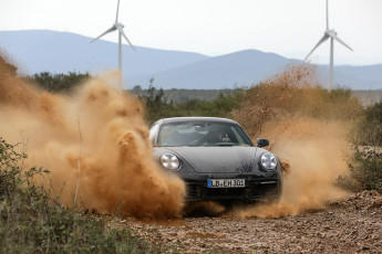 10_Porsche 911 Dakar durchläuft Testprogramm