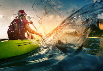 Young,Lady,Paddling,Hard,The,Kayak,With,Lots,Of,Splashes