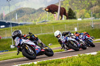Bild 1_MiniGP Austria Series_Ethan Sparks #62 Sieger 160er Race 1 Round 1 (c) M. Jurtin