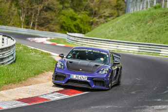 04_718 Cayman GT4 RS mit Manthey Kit