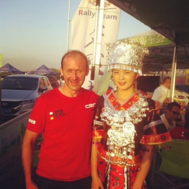 Manfred Stohl, Beifahrer Bernhard Ettel etwas verändert.