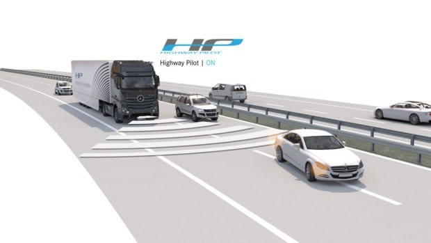 Mercedes-Benz Actros mit Highway Pilot auf der Autobahn (Highway Pilot ON)