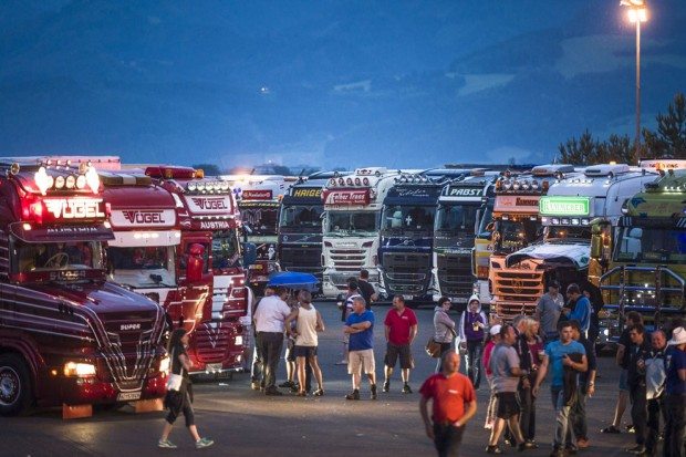 Spectators - Lifestyle